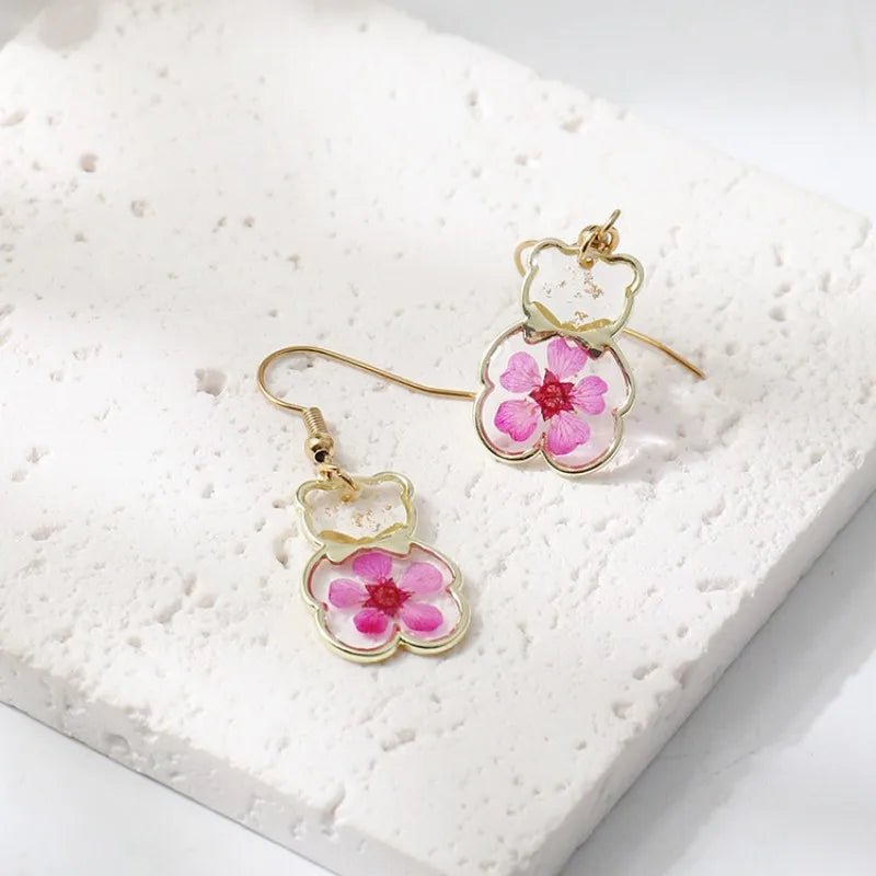 Boucles d'oreilles ourson en résine, fleurs pressées naturelles