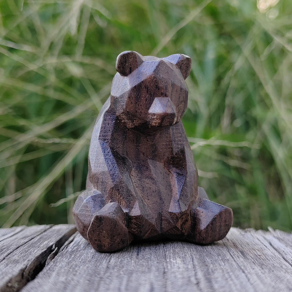 Ornement ours en bois sculpté style géométrique