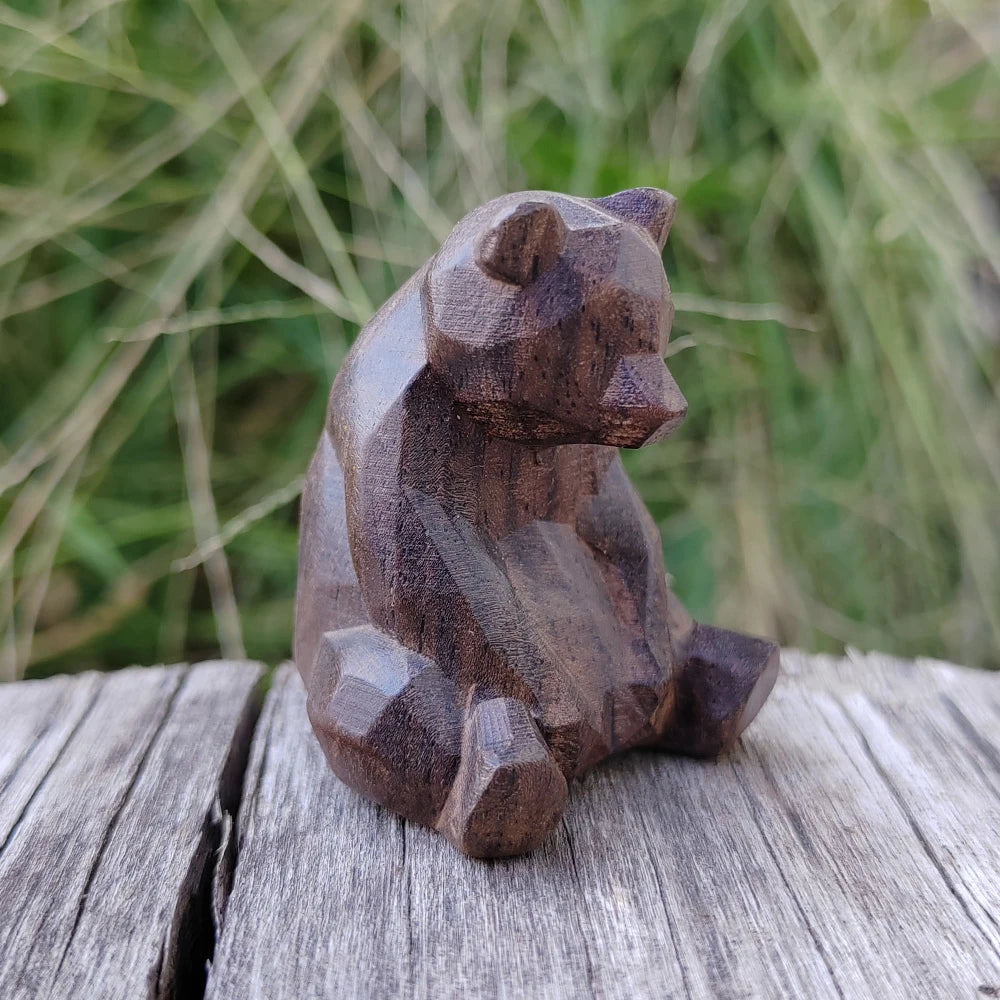 Ornement ours en bois sculpté style géométrique