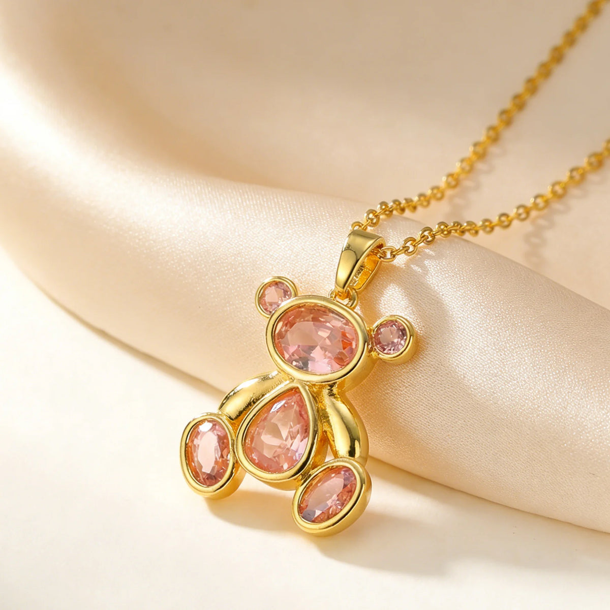 Collier ourson en zircon, pendentif doré délicat