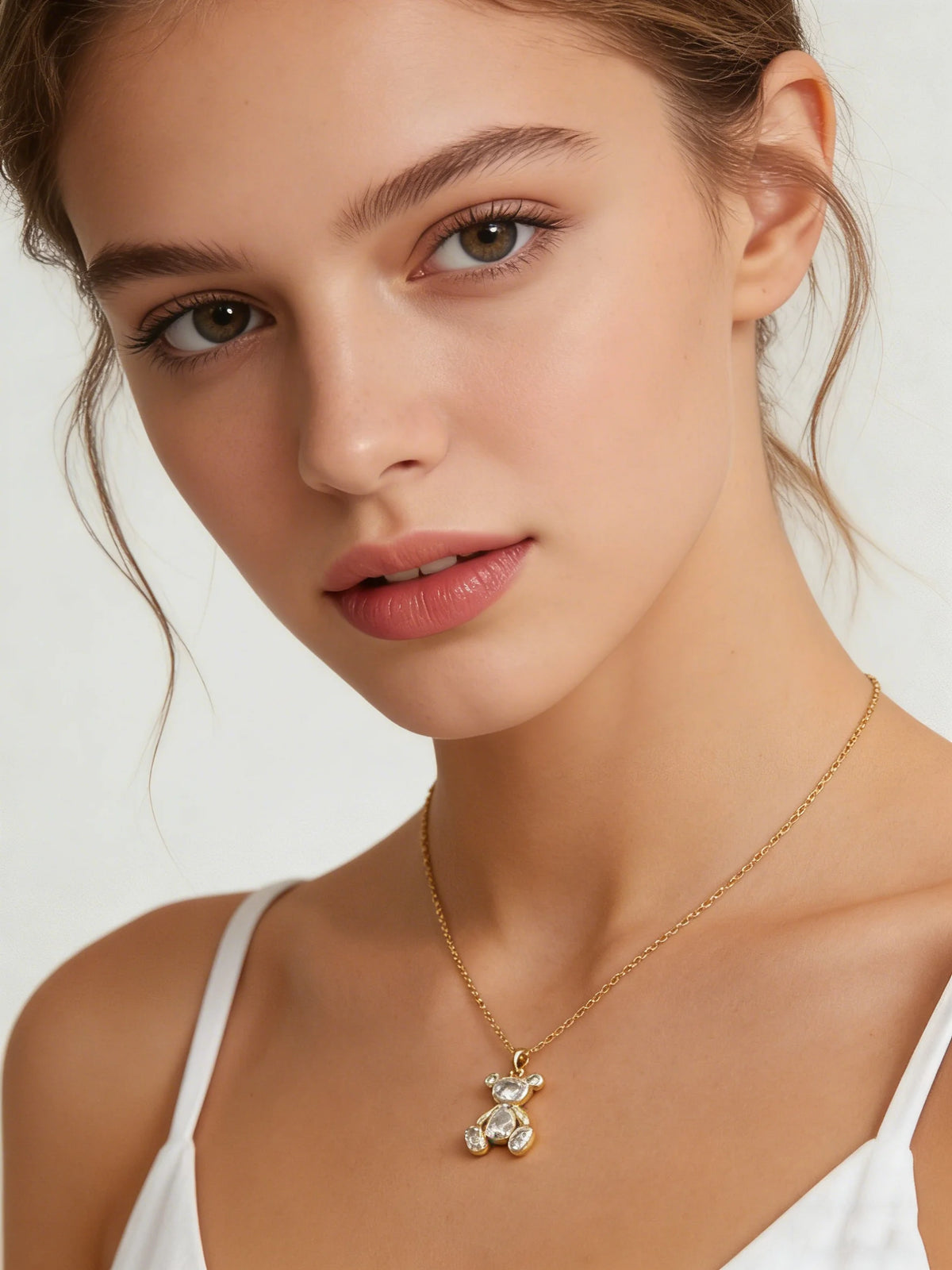 Collier ourson en zircon, pendentif doré délicat